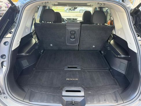 Used 2019 Nissan Rogue SV w/ Sun & Sound Touring Package image 25