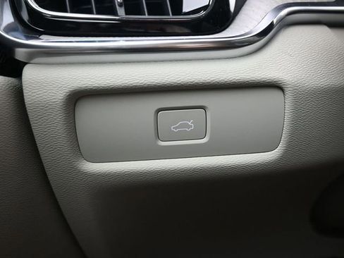 New 2026 Volvo V60 B5 Cross Country Plus w/ Protection Package Premier image 34