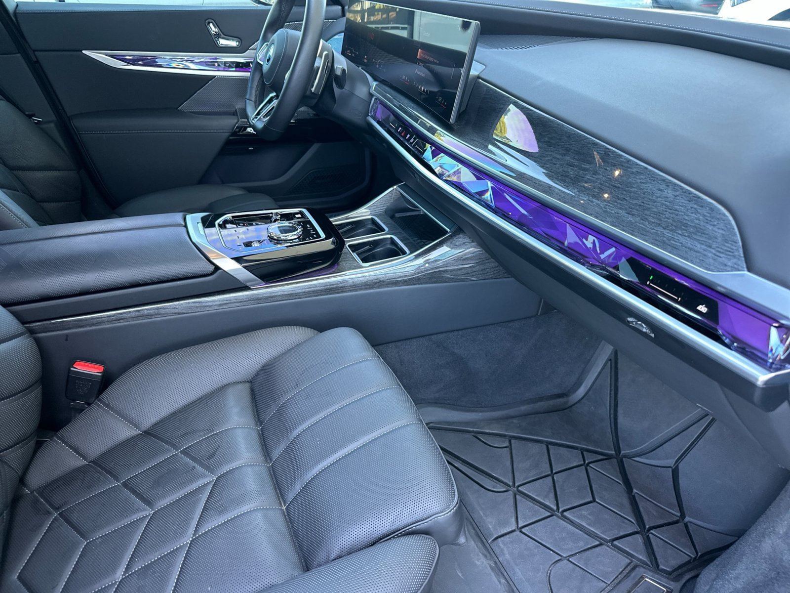 Used 2026 BMW 750e xDrive w/ Executive Package AWD/4WD image 16