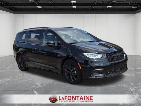 Certified 2025 Chrysler Pacifica Limited FWD image 7