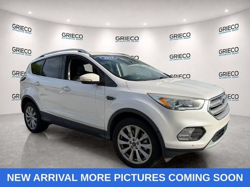 Used 2018 Ford Escape Titanium w/ Ford Safe & Smart Package FWD image 1