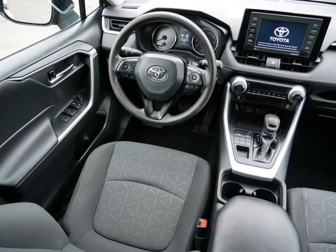 Used 2021 Toyota RAV4 XLE w/ Carpet Mat Package (TMS) image 9