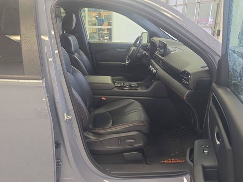Used 2025 Honda Pilot TrailSport image 18
