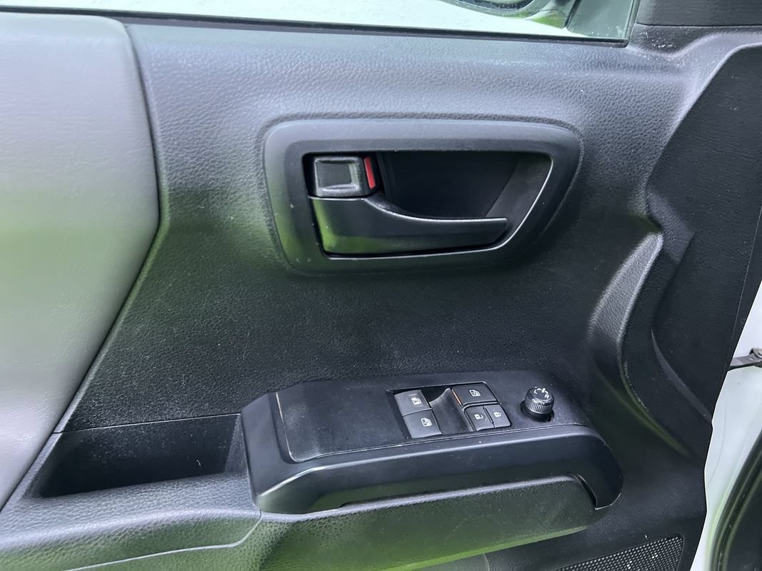 Used 2023 Toyota Tacoma SR AWD/4WD image 15