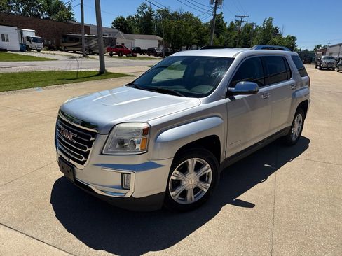 Used 2017 GMC Terrain SLT AWD/4WD image 1