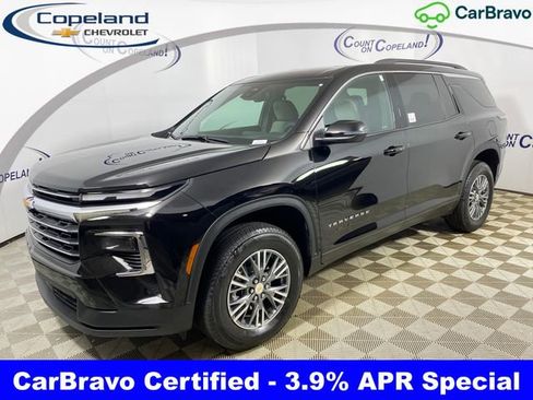 Certified 2025 Chevrolet Traverse LT image 1