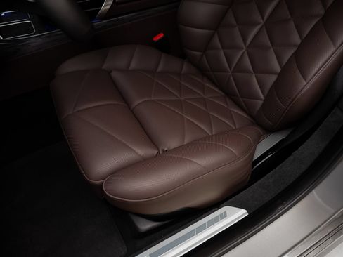 Used 2023 BMW 740i RWD image 61