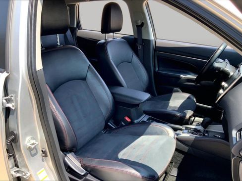 Used 2025 Mitsubishi Outlander Sport SE AWD/4WD image 9