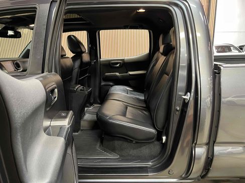 Used 2021 Toyota Tacoma TRD Sport w/ TRD Premium Sport Package RWD image 5