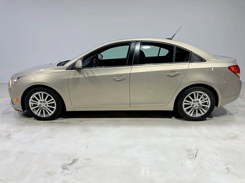 Used 2011 Chevrolet Cruze Eco image 4