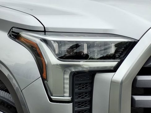 Used 2024 Toyota Tundra Limited AWD/4WD image 11