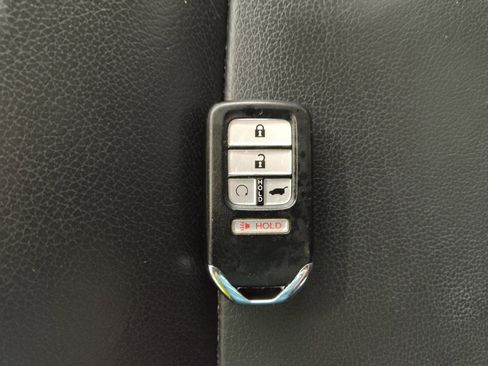 Used 2018 Honda Pilot Touring image 32