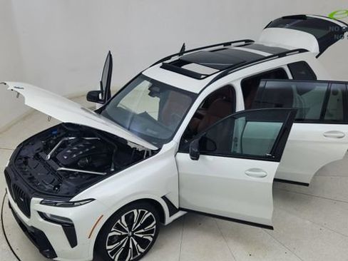 Used 2025 BMW X7 M60i AWD/4WD image 90
