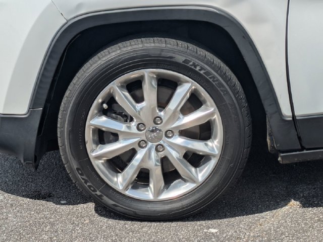 Used 2017 Jeep Cherokee Limited FWD image 11