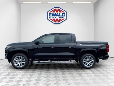 Certified 2025 Chevrolet Colorado Z71 w/ Technology Package AWD/4WD image 3