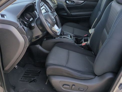 Used 2017 Nissan Rogue SV w/ Sun & Sound Touring Package image 17