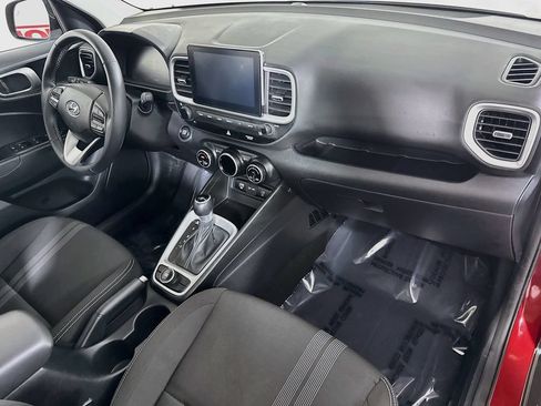 Certified 2024 Hyundai Venue SEL FWD image 32