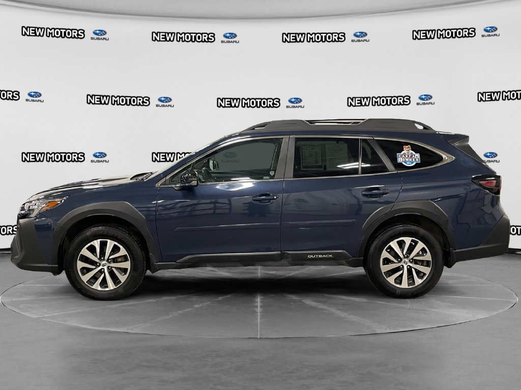 Used 2025 Subaru Outback Premium AWD/4WD image 2