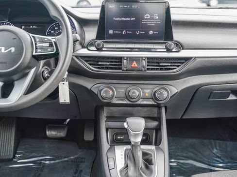 Certified 2022 Kia Forte LXS image 14