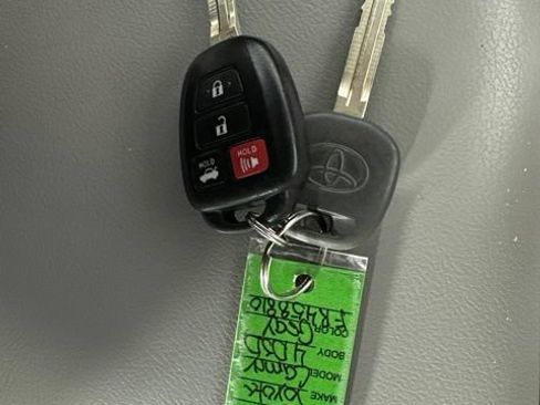 Used 2015 Toyota Camry LE FWD image 31