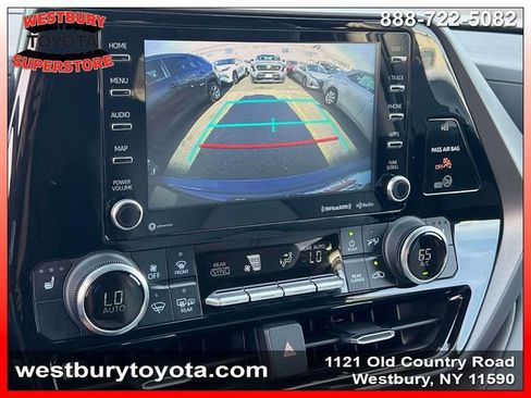 Used 2022 Toyota Highlander XLE AWD/4WD image 38