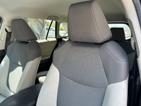 Used 2021 Toyota RAV4 XLE w/ XLE Grade Weather Package AWD/4WD image 8