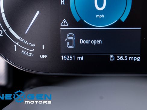 Used 2023 MINI Cooper 2-Door Hardtop image 9