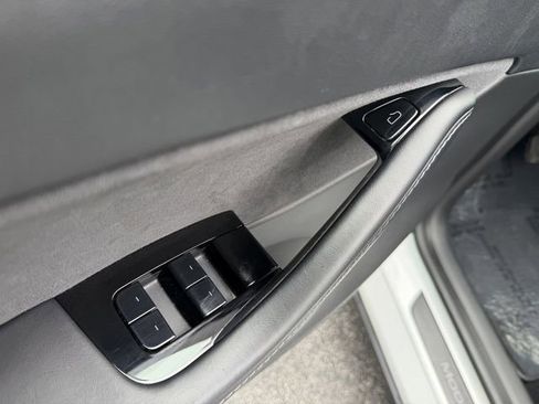 Used 2020 Tesla Model Y Long Range AWD/4WD image 10