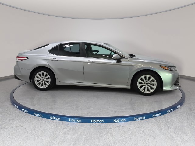 Used 2018 Toyota Camry LE FWD image 5