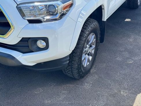 Used 2017 Toyota Tacoma SR5 w/ Tow Package AWD/4WD image 4