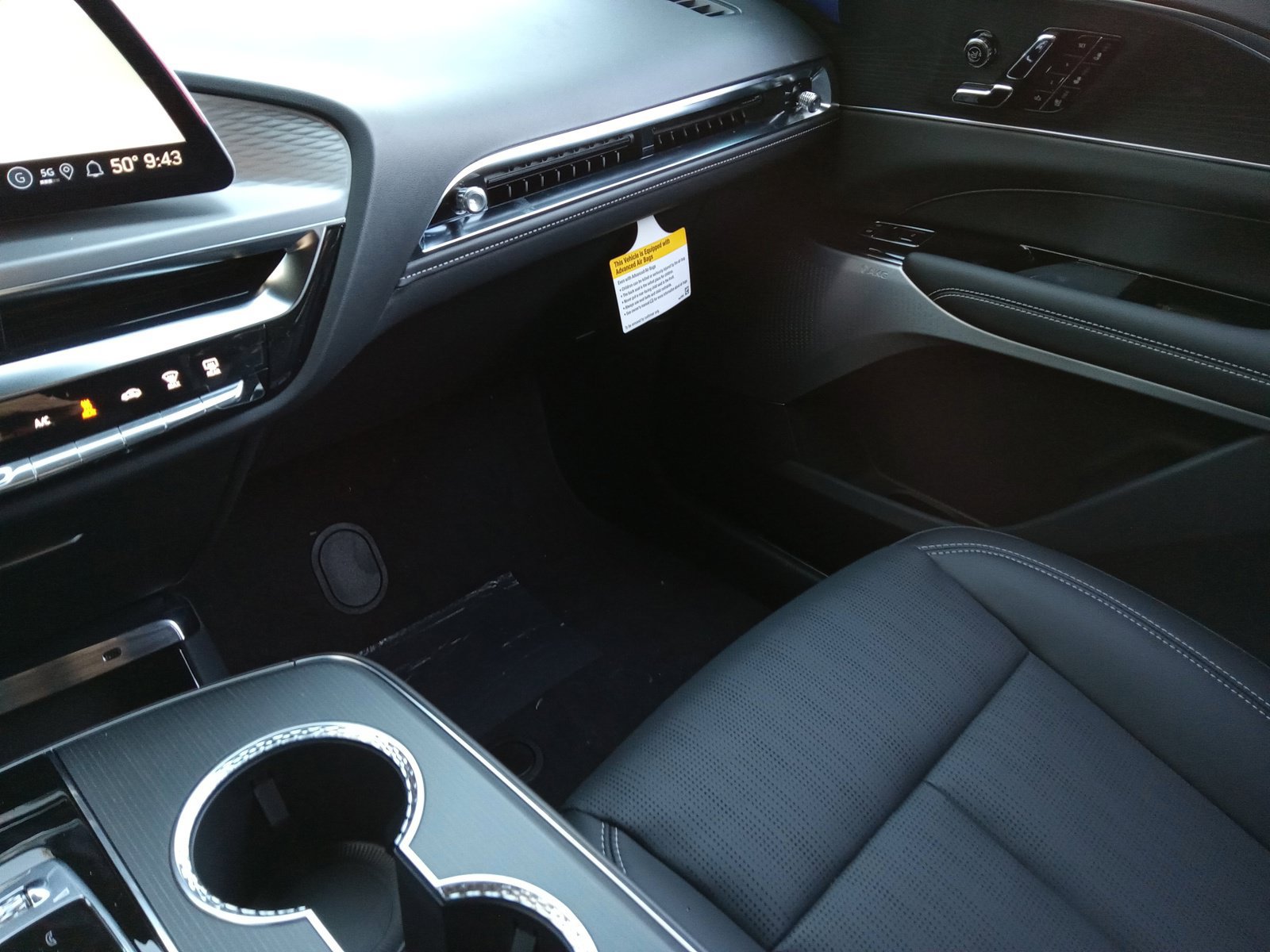 New 2026 Cadillac Lyriq V AWD/4WD image 15
