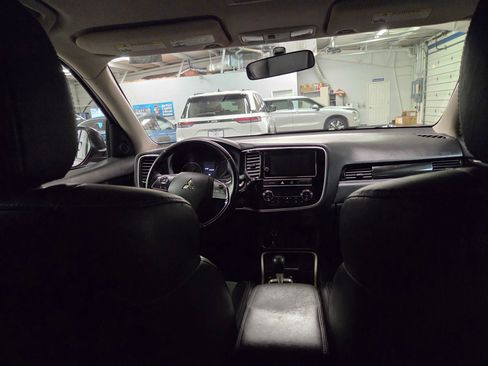 Used 2019 Mitsubishi Outlander SE image 36