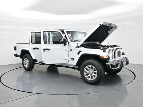 Used 2023 Jeep Gladiator Sport image 40