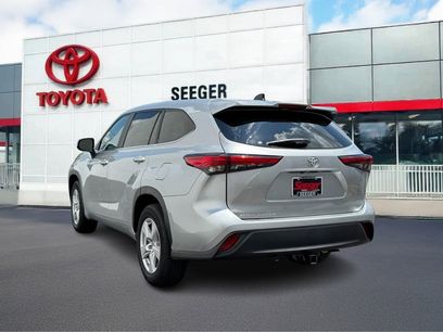 Used 2023 Toyota Highlander FWD
