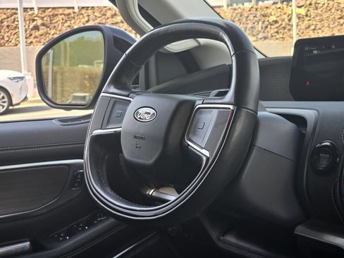 Used 2025 Ford Expedition Max Platinum AWD/4WD image 28