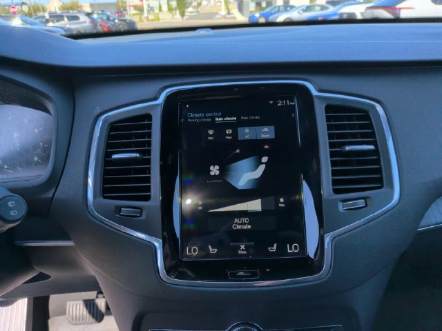 Used 2020 Volvo XC90 T6 Momentum AWD/4WD image 19