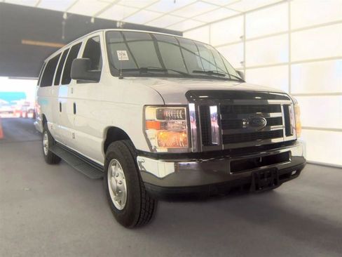 Used 2013 Ford E-350 and Econoline 350 XLT RWD image 4
