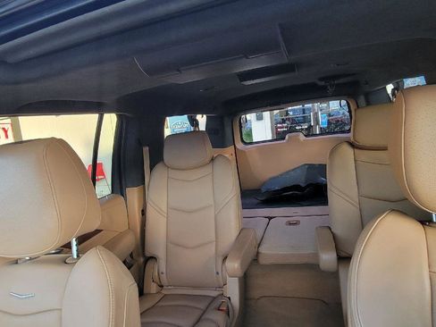 Used 2017 Cadillac Escalade ESV Platinum image 28