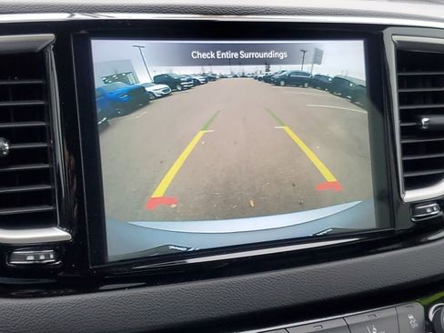 Used 2024 Chrysler Pacifica Touring-L FWD image 23