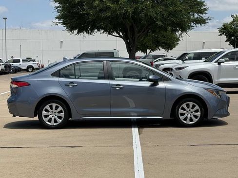 Used 2022 Toyota Corolla LE FWD image 3
