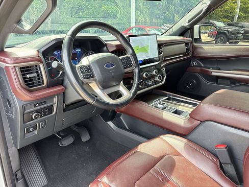 Used 2024 Ford Expedition Limited RWD image 6