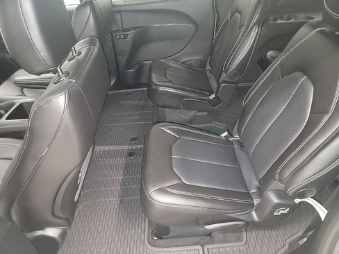 New 2025 Chrysler Pacifica Select image 10