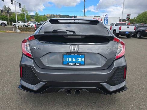 Used 2018 Honda Civic Sport image 4