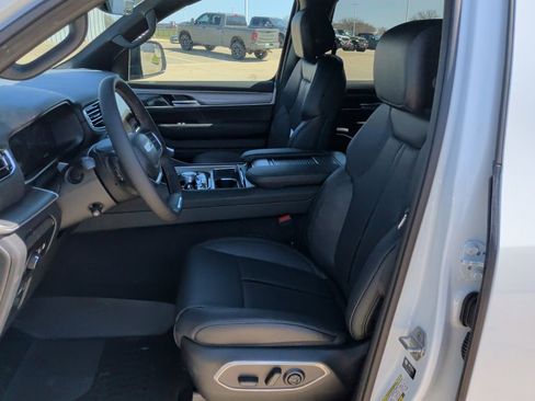 New 2026 Jeep Grand Wagoneer L Limited AWD/4WD image 13
