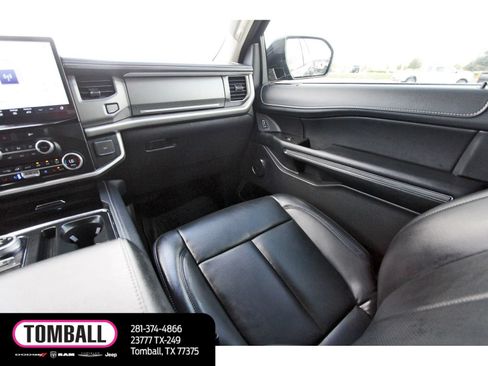 Used 2024 Ford Expedition XLT RWD image 11