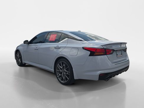 Used 2023 Nissan Altima 2.0 SR FWD image 3