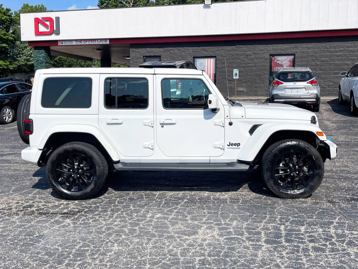 Used 2021 Jeep Wrangler Unlimited Sahara AWD/4WD image 4