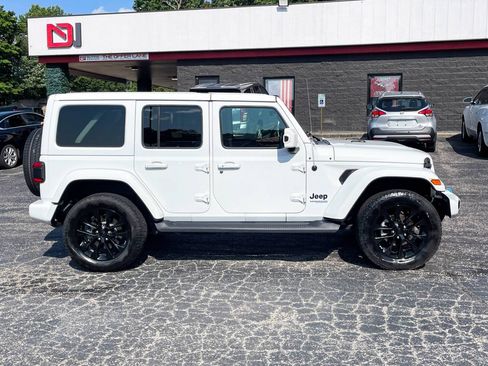 Used 2021 Jeep Wrangler Unlimited Sahara AWD/4WD image 4