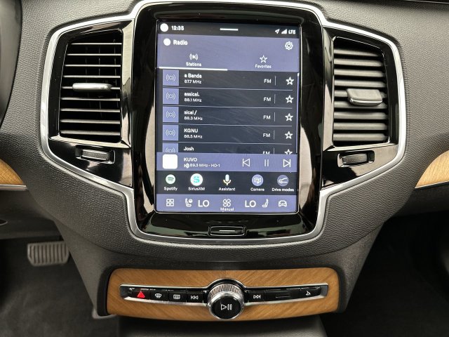 Certified 2025 Volvo XC90 T8 Plus w/ Protection Package Premier AWD/4WD image 16