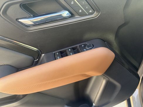 Used 2023 GMC Canyon AT4 w/ AT4 Premium Package image 8